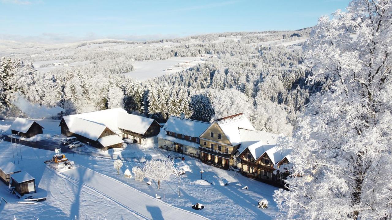 Gasthof Wiesenhofer Hotel Miesenbach  Exterior photo